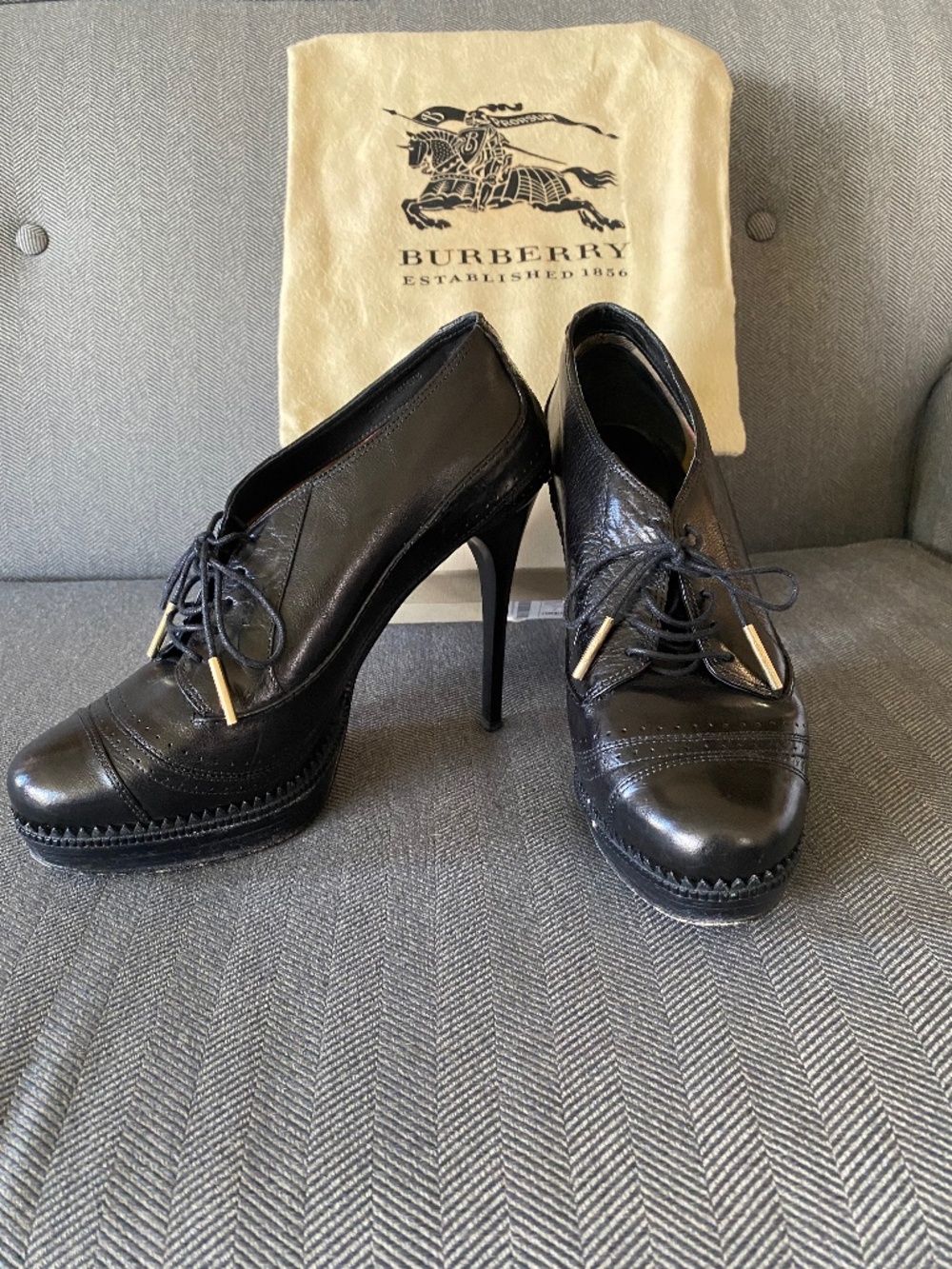 Burberry Leather Platform Shoe - size UK 7 EUR 40